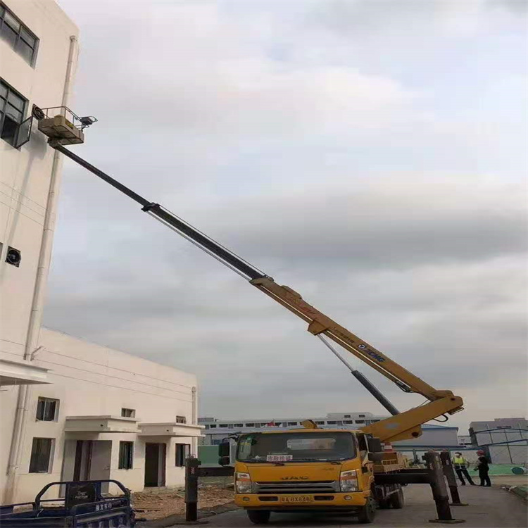 张金镇哪里有小型吊车出租的